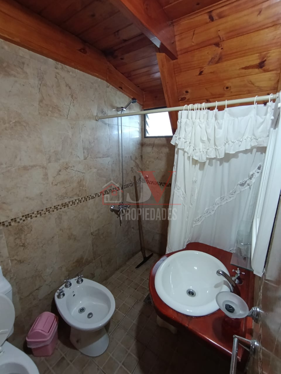 Complejo de 6 cabañas + Casa principal.