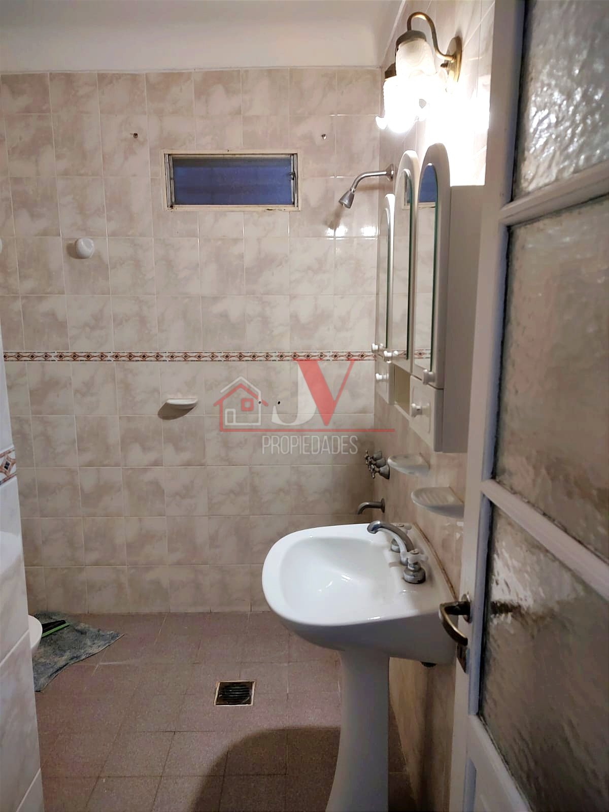 Casa con depto en venta Villa Rumipal