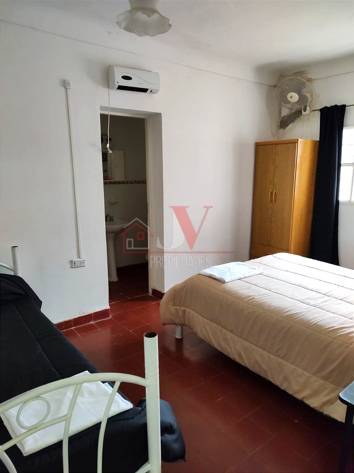 Casa con depto en venta Villa Rumipal